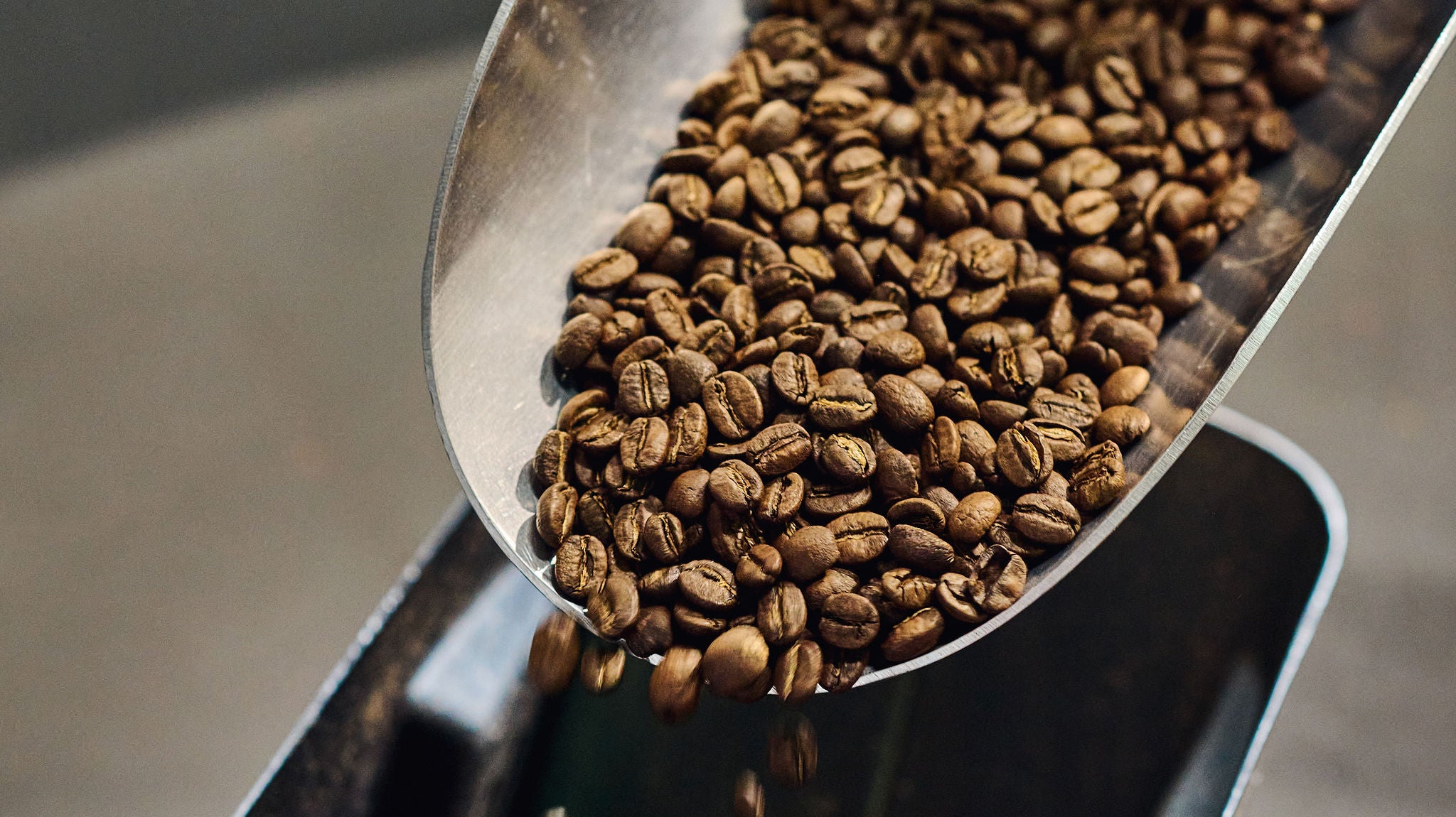 Café pesé à la main