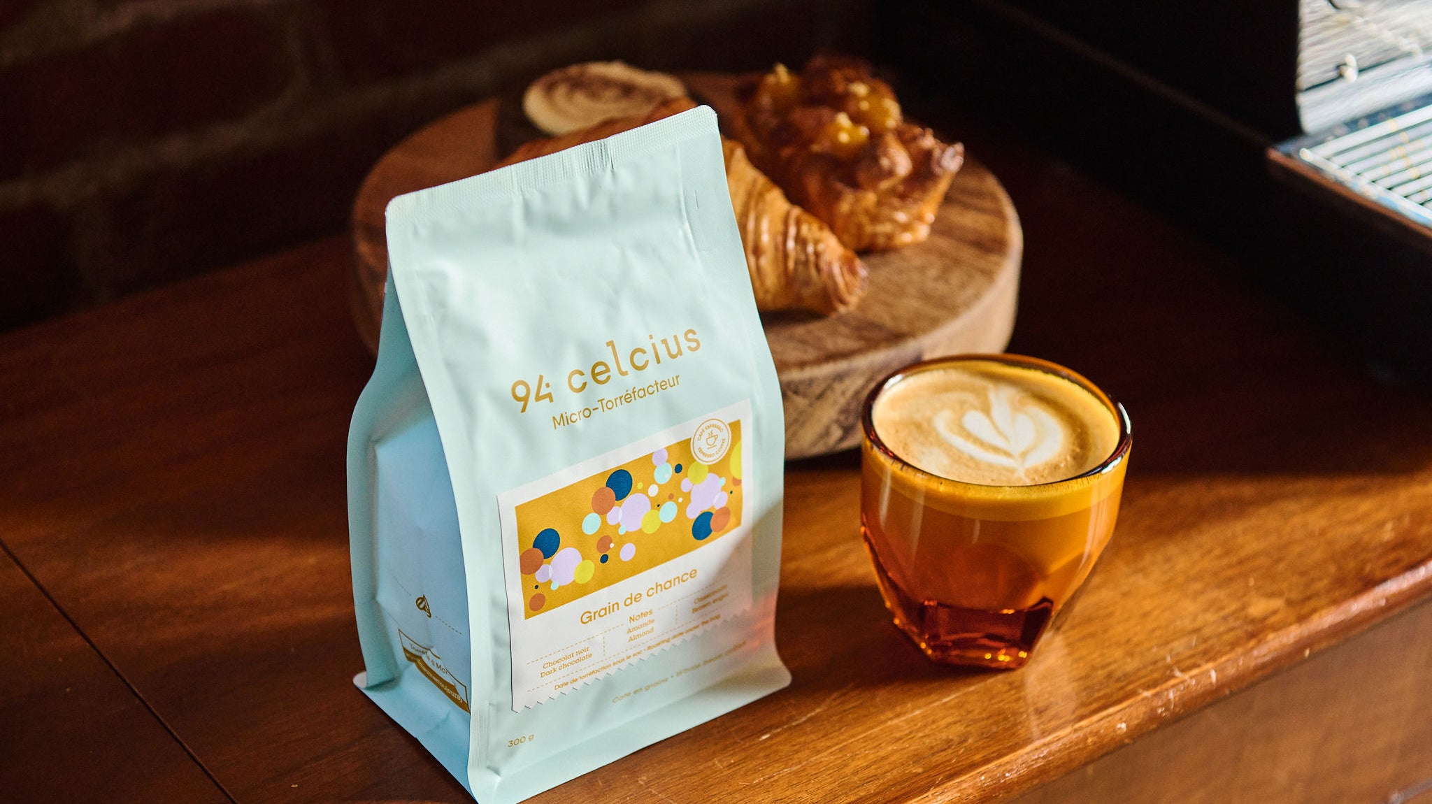 Café en grains fraîchement torréfié