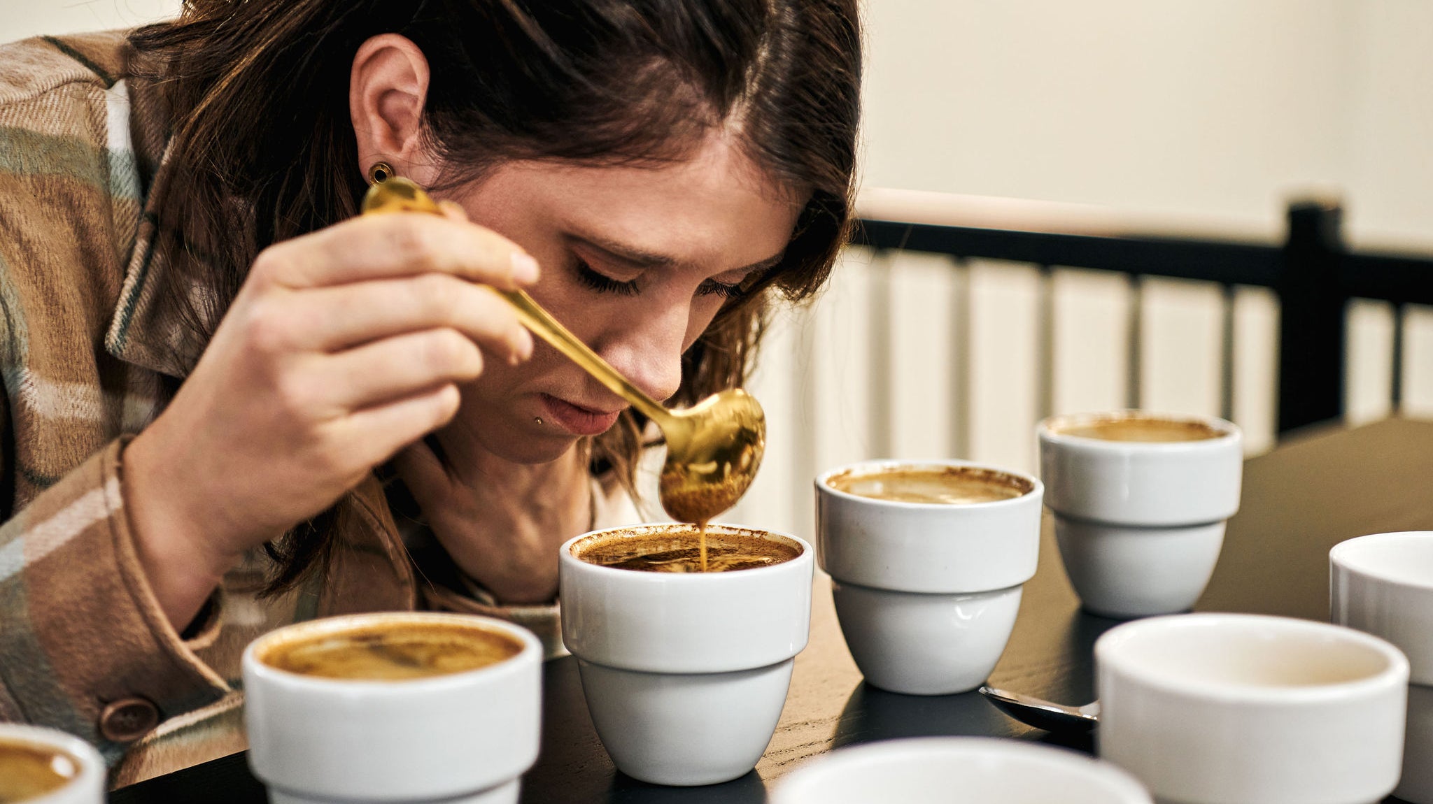Cupping à l'atelier du torréfacteur de café 94 celcius