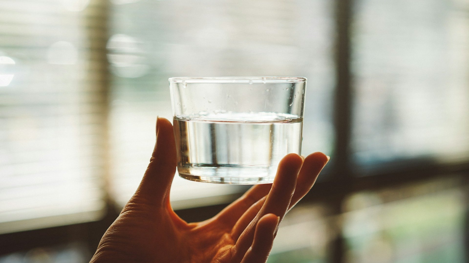 Verre de café avec eau clair