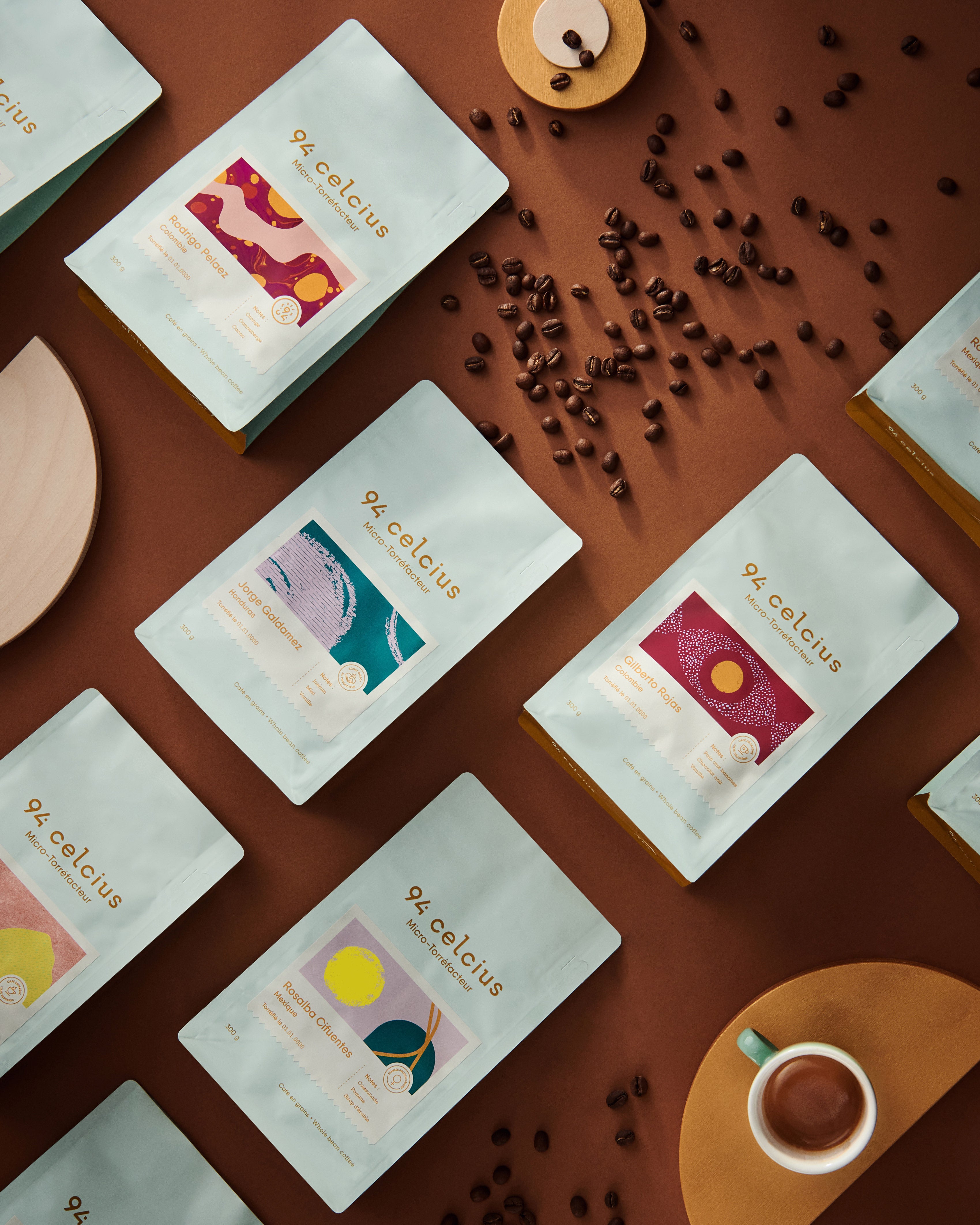 Sac de café étendu au sol