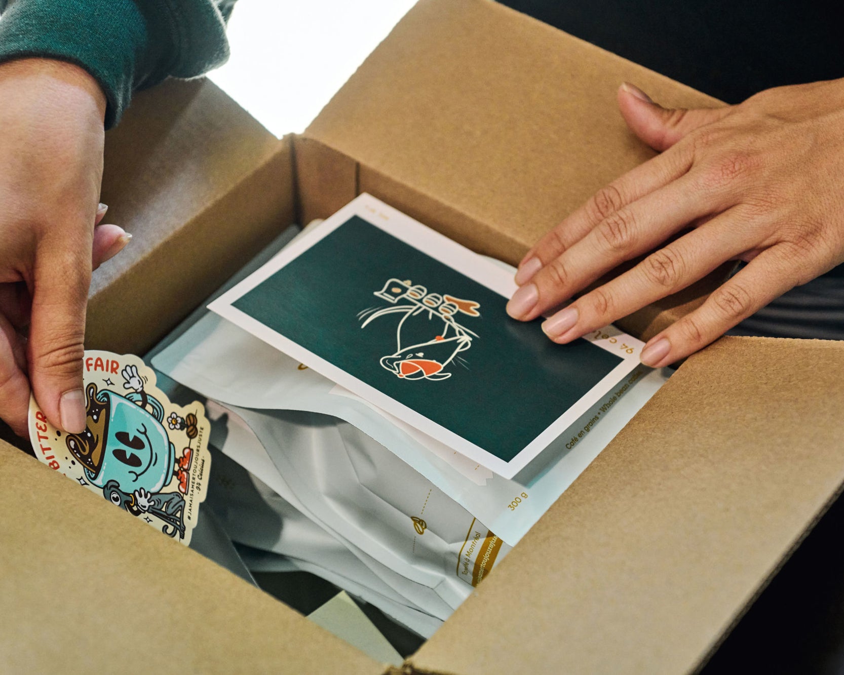 Sac de cafés pour un abonnement café mise en boîtes avec un collant.