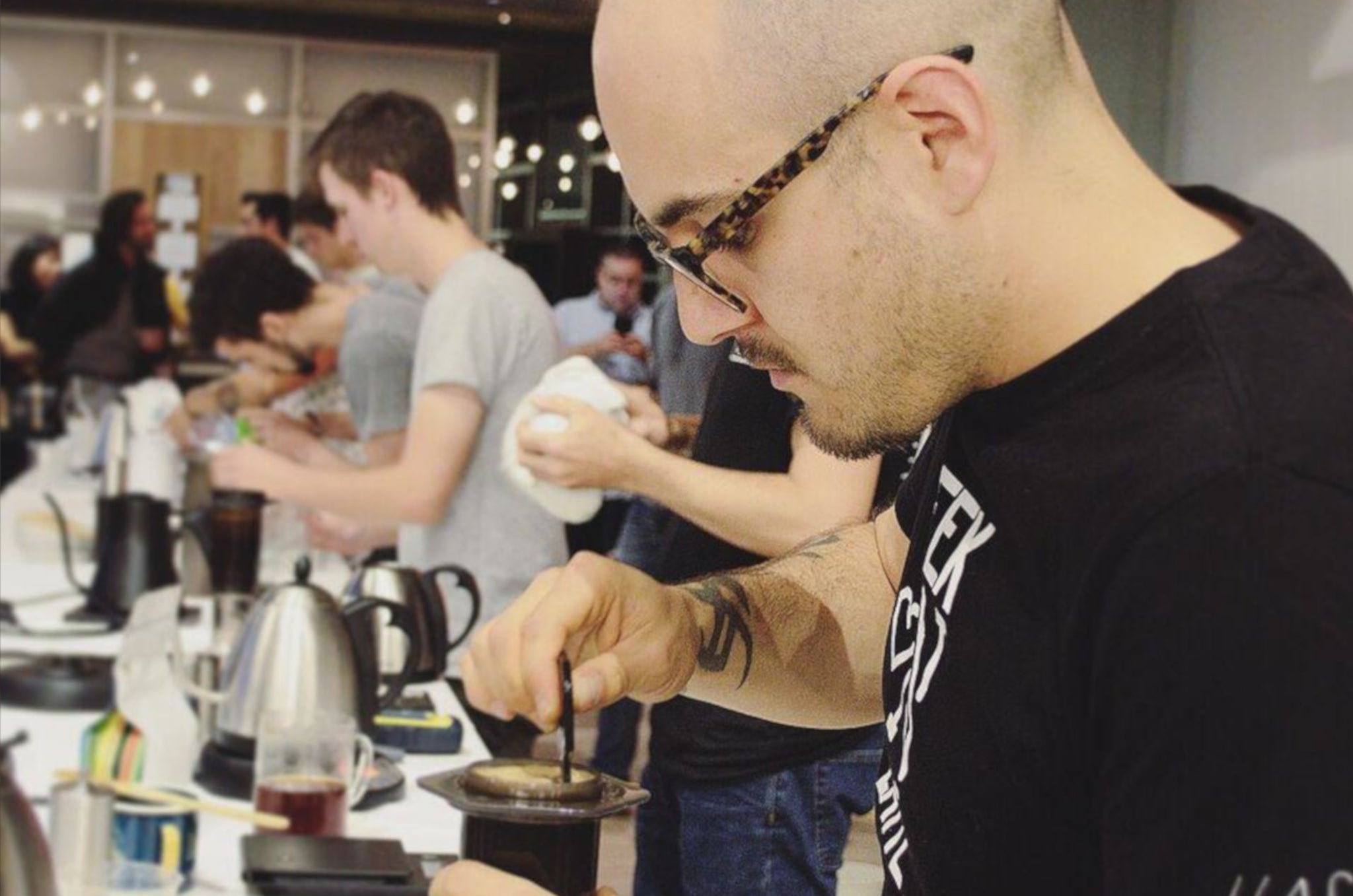 Préparation d'un Aeropress lors d'une compétition