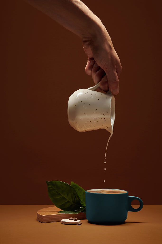 Création d'un café latté à partir du meilleur café du torréfacteur 94 celcius