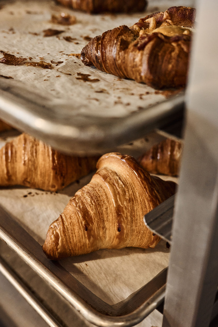 croissant croustillant dans un café de spécialité