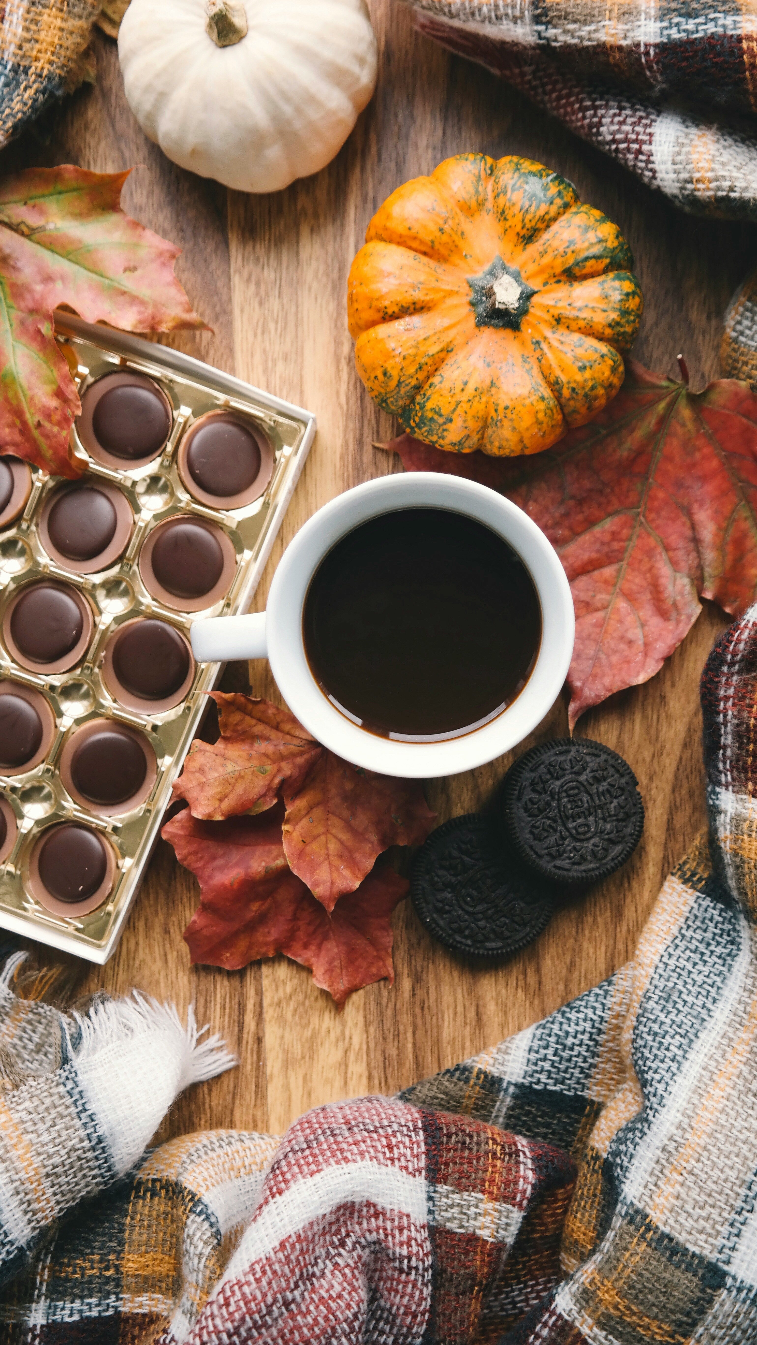Café d'automne avec citrouille et chocolat