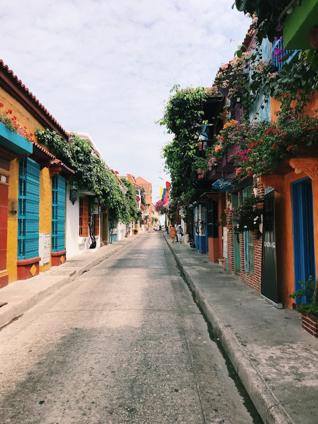 Rue dans une petite ville de la Colombie